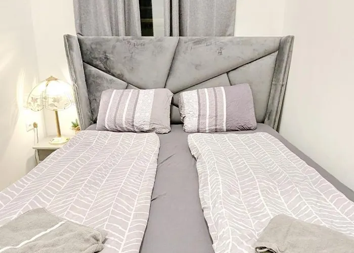 Comfortable In Lugner Area *